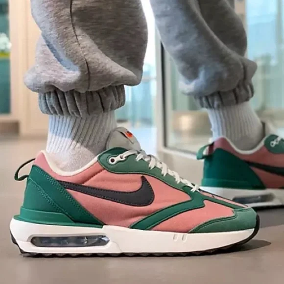 Nike Air Max Dawn - Picture 3 of 14